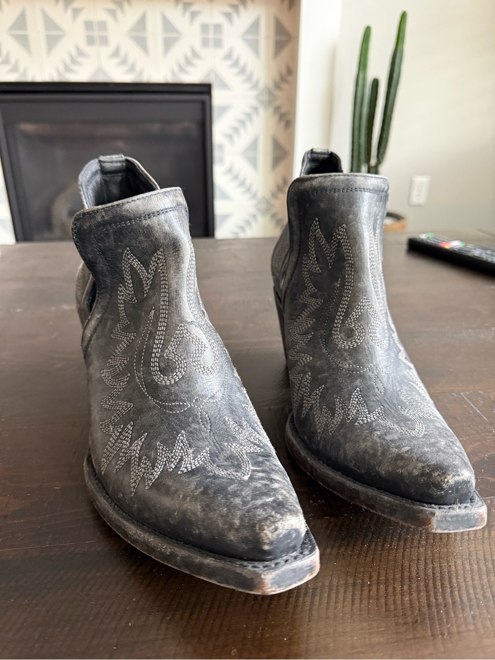 ARIAT WOMEN'S DIXON WEATHERED WESTERN BOOTIES - SNIP TOE
